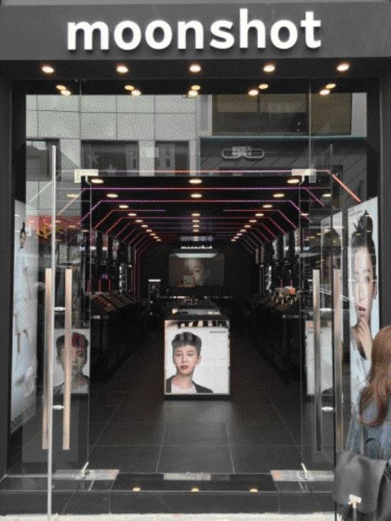 Moonshot　store　in　Busan　(Courtesy　of　YG　Plus)