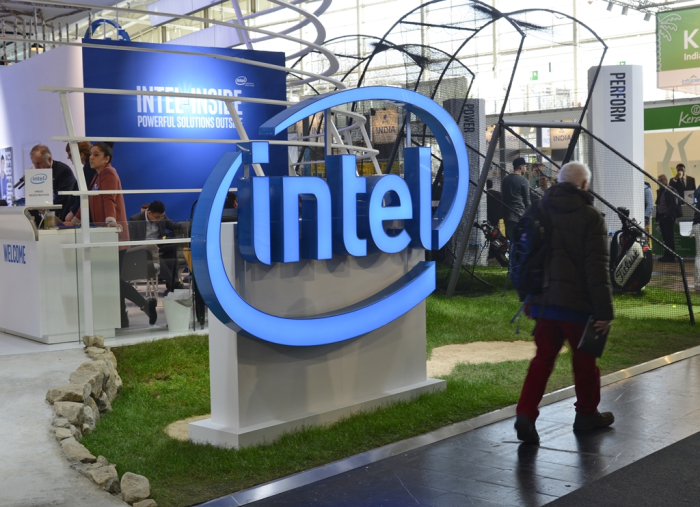 Intel　is　emerging　as　a　key　foundry　player.