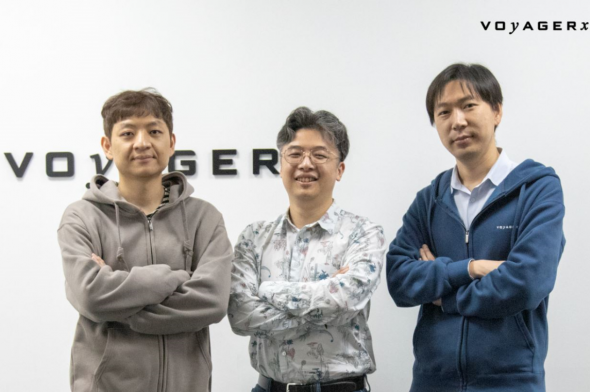 Kim Moo-gung (left), head of mobile scanner app vFlat; Nam Se-dong, the co-founder and CEO of Voyager X; Chang Jae-wha (right), head of video editing software Vrew.