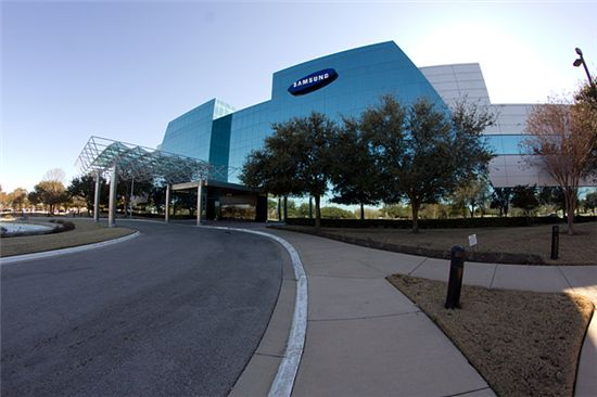 Samsung's　chip　foundry　plant　in　Austin,　Texas