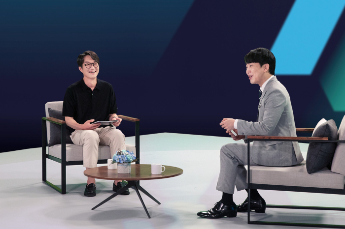 Nexon　held　a　virtual　media　event　titled　'New　Projects'　featuring　CEO　Lee　Jung-hun　(left)　on　Aug　5.