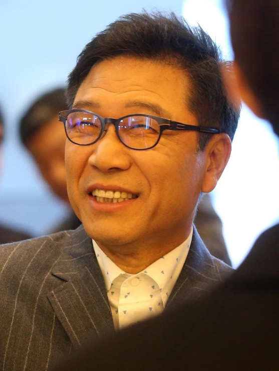 SM　Entertainment　founder　and　executive　producer　Lee　Soo-man