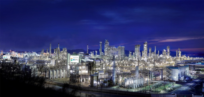 GS　Caltex　refinery　in　Yeosu,　South　Korea.