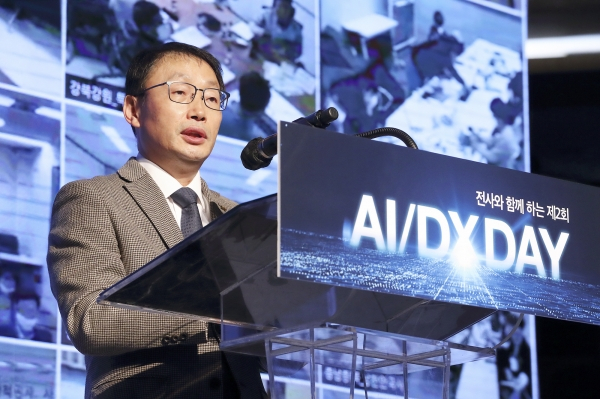 KT　CEO　Koo　Hyun-mo　last　November　at　the　company’s　AI　&　Digital　Transformation　(DX)　Day