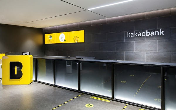 Kakao　Bank　has　a　larger　market　cap　than　the　largest　banking　group　KB　Financial　Group. 