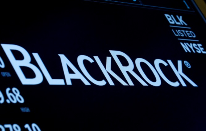 BlackRock　is　aggressive　with　ESG-themed　investments.