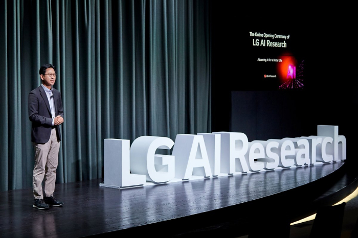 Bae　Kyung-hoon,　the　head　of　LG　AI　Research　at　the　think　tank's　opening　ceremony　last　December.