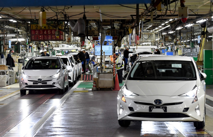Toyota's　production　line　at　its　Tsutsumi　assembly　plant　in　Toyota　City,　Japan