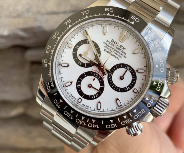 Rolex　Daytona　White　Dial　(Courtesy　of　Raymond　Lee　Jewelers).