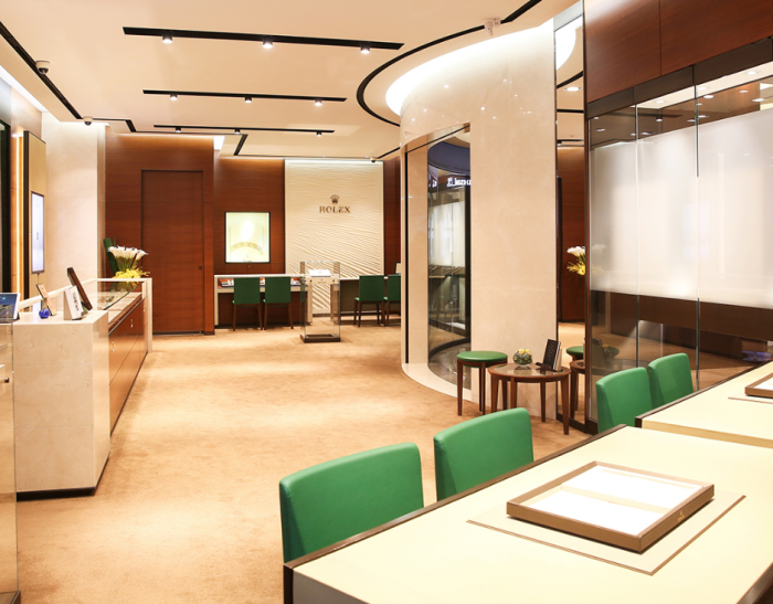 Rolex　store　at　the　main　branch　of　the　Shinsegae　Department　Store.