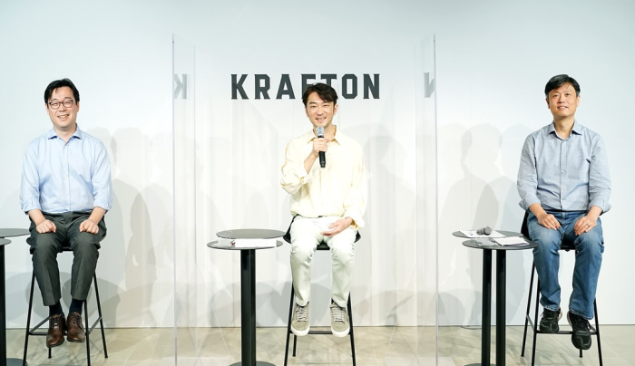 Krafton　CEO　Kim　(middle)　is　speaking　during　an　online　press　conference　last　month　with　the　company's　founder　and　chairman　Chang　Byung-gyu　(right)　and　CFO　Bae　Dong-keun.