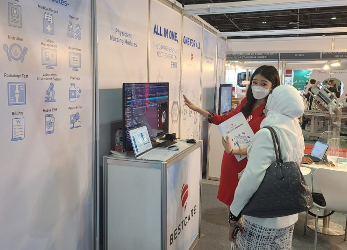 An ezCaretech official explains about its EMR, EHR system