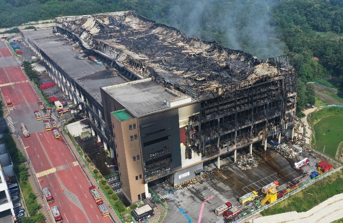 One　of　Coupang's　distribution　centers　in　Icheon　was　burned　down　by　a　six-day　fire　in　June