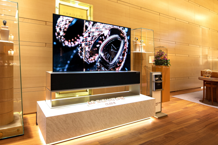 LG's　Signature　OLED　TV