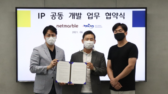 The　Netmarble-Studio　Dragon　MOU　signing　ceremony　on　Aug.　20　for　joint　development　of　original　IP