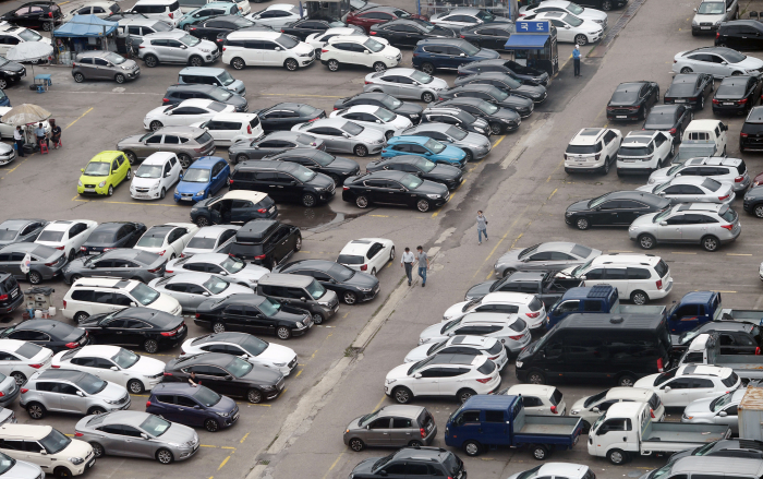 A　secondhand　car　market　in　Seoul