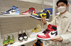 Naver poised for battle over sneaker resale market