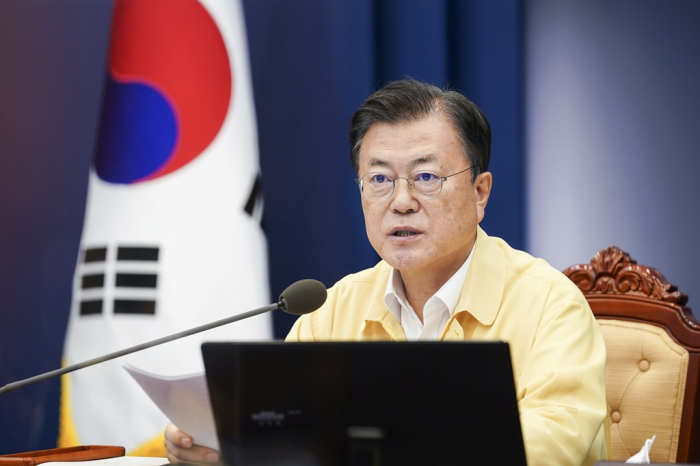 South　Korean　President　Moon　Jae-in　is　speaking　at　a　meeting　with　his　senior　secretaries　on　Aug.　30.