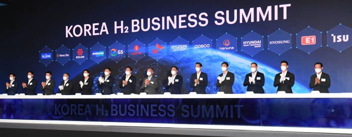 Korea's　top　business　leaders　launched　the　Korea　H2　Business　Summit　on　Wednesday