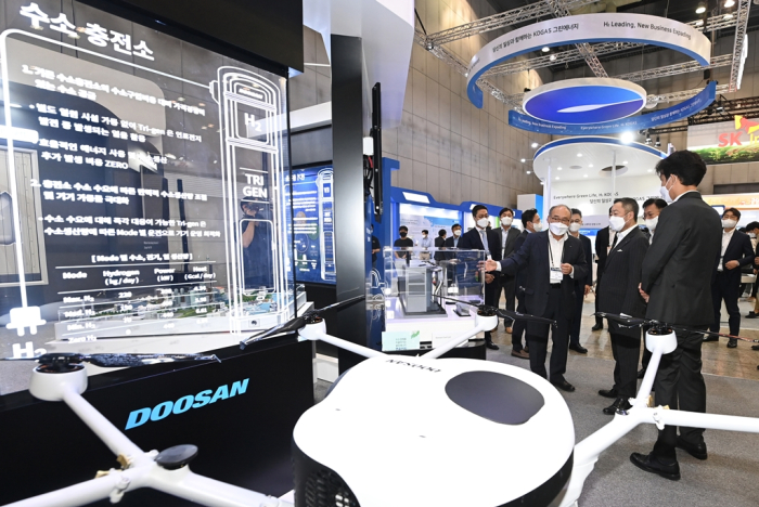 Doosan's　hydrogen　mobility　booth　at　the　H2　Mobility　+　Energy　Show　2021