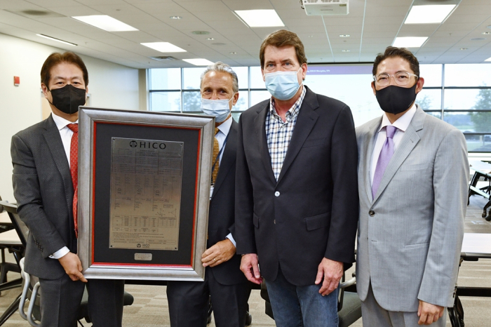 Hyosung　Chairman　Cho　Hyun-joon　(right),　Tennessee　Sen.　Bill　Hagerty　(second　from　right)　at　Hyosung's　US　plant