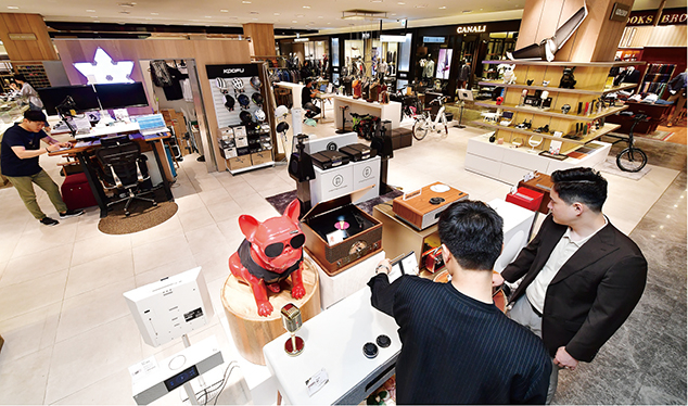 Male consumers shop at a major department store in Seoul