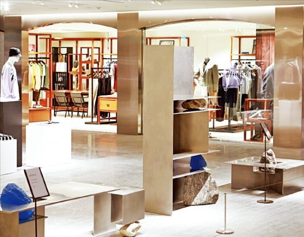 In July, Lotte Department Store's main branch remodeled its fifth floor to target male consumers looking for luxury items.