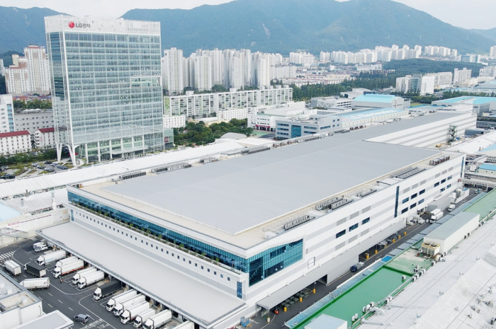 LG　Electronics'　smart　factory　at　LG　Smart　Park　in　Changwon