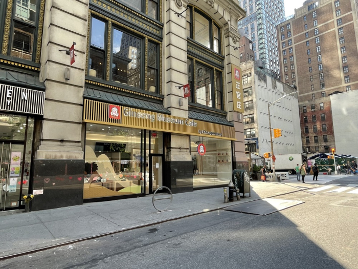 KGC's　Ginseng　Museum　Cafe　is　located　on　the　32nd　Street　and　5th　Avenue　of　Manhattan,　New　York　City.