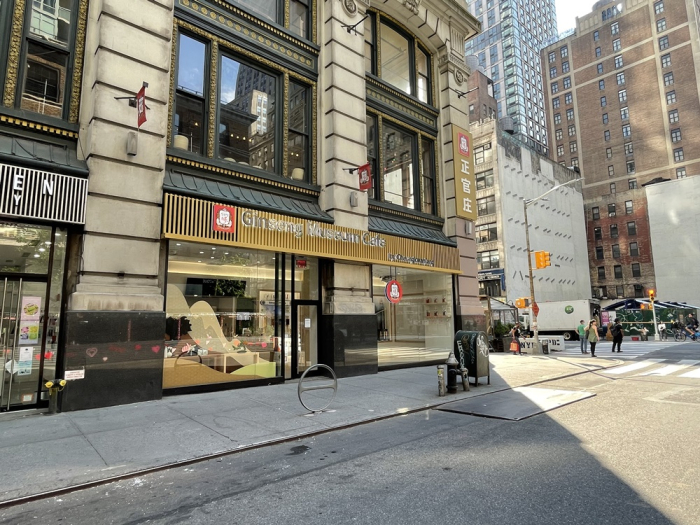 KGC's Ginseng Museum Cafe is located on the 32nd Street and 5th Avenue of Manhattan, New York City.