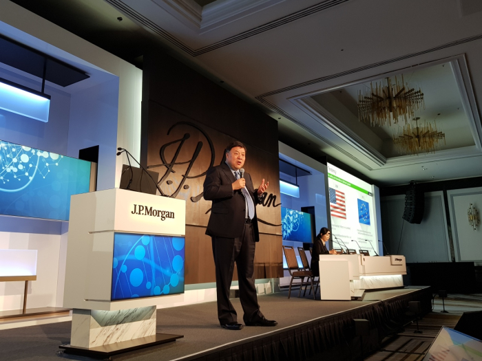Celltrion　founder　and　honorary　chairman　Seo　Jung-jin　speaking　at　JPMorgan　Healthcare　Conference　last　year.