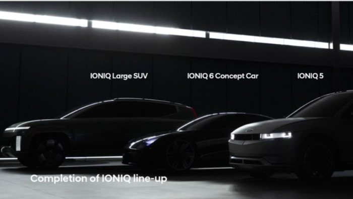 Hyundai　teased　the　IONIQ　7　(left)　during　the　IAA　Mobility　2021　in　Munich,　Germany,　earlier　this　month.　(Courtesy　of　Hyundai　Motor)