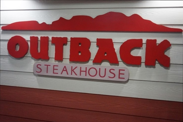 Fried　chicken　chain　BHC　to　pay　5　mn　for　Outback　Steakhouse　Korea