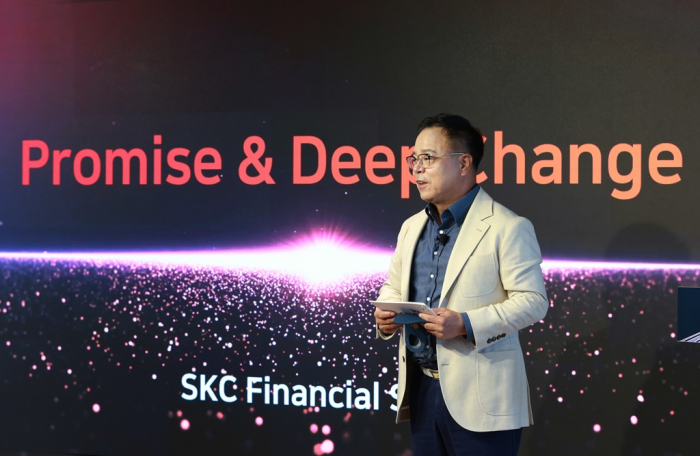 SKC　CEO　Lee　Wan-jae　is　announcing　the　company’s　business　plans　to　be　achieved　by　2025　on　Sept.　24