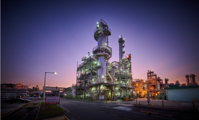 Hanwha also produces nitric acid in Yeosu city with current annual capacity of 120,000 tons.
