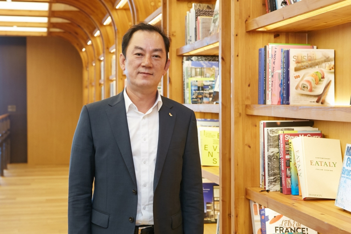 SK Earthon CEO Myeong Seong