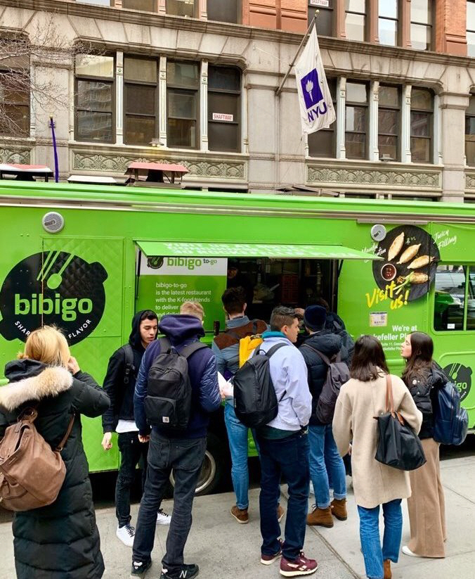 CJ　Bibigo's　pop-up　food　truck　in　New　York　City.