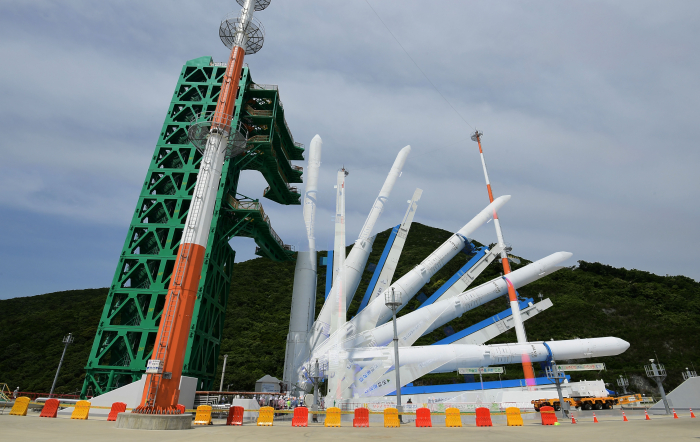 Hyundai　Heavy-designed　mobile　launcher　platform　in　green