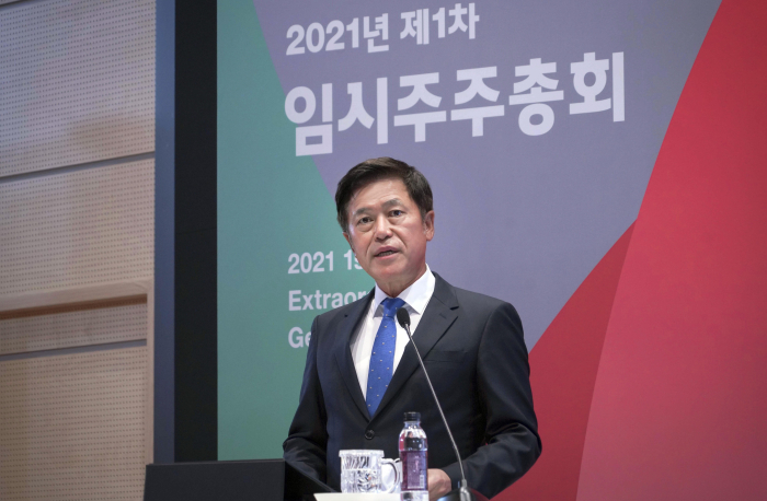 SK　Telecom　CEO　Park　Jung-ho　at　an　extraordinary　general　meeting　on　Oct.　12