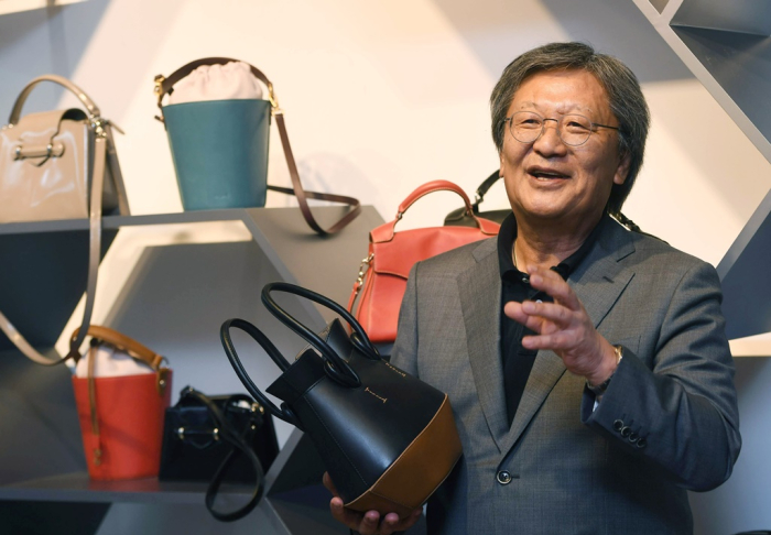 Simone　founder　and　Chairman　Park　Eun-kwan