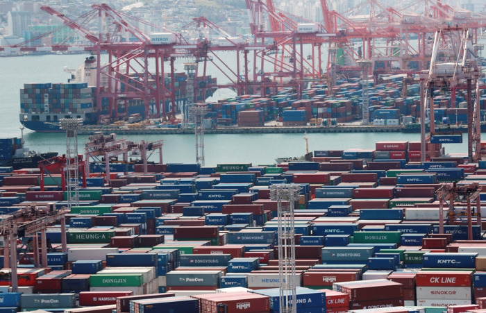 Container　terminal　in　Busan