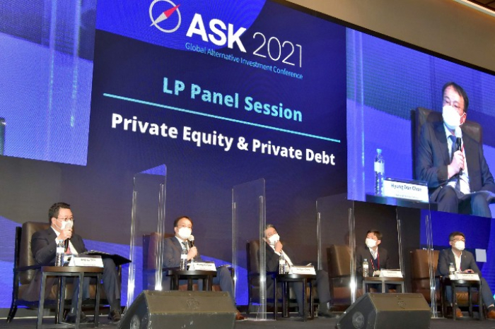 Choe　Hyung　Don,　head　of　the　pritave　equity　and　venture　capital　investment　division　of　NPS,　talks　in　ASK　2021