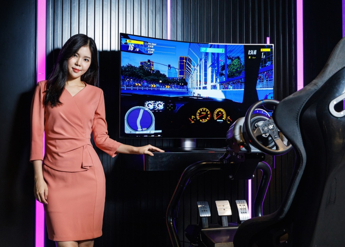 LG Display’s 40-inch bendable Crystal Sound OLED