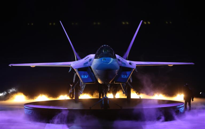 Korea's　next-generation　fighter　jet　KF-21　(Boramae)　at　the　KAI　plant