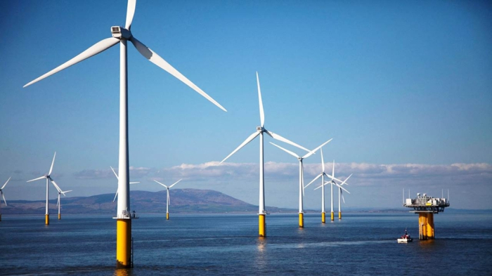 Monopiles　are　the　foundation　structures　on　these　wind　turbines,　seen　here　in　yellow.