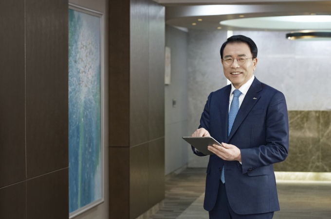 Cho　Yong-byoung,　chairman　and　CEO　of　Shinhan　Financial　Group