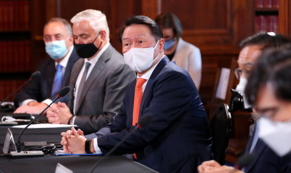 SK Group Chairman Chey Tae-won at the bilateral business roundtable in the US in May