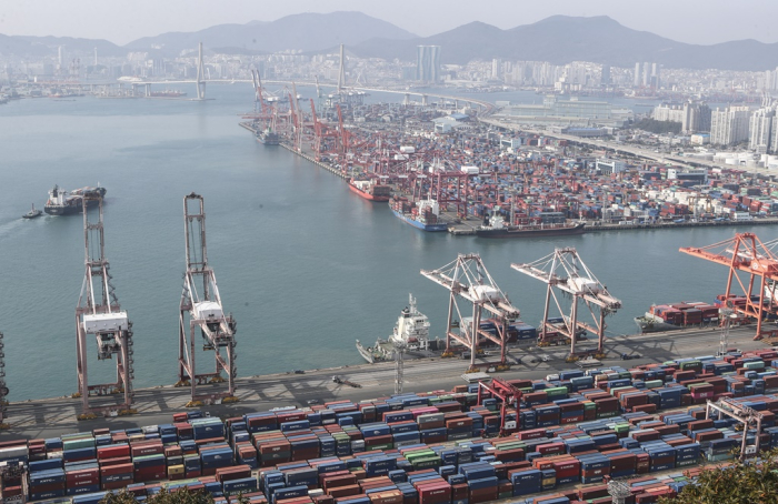 Containers unload at Busan Port