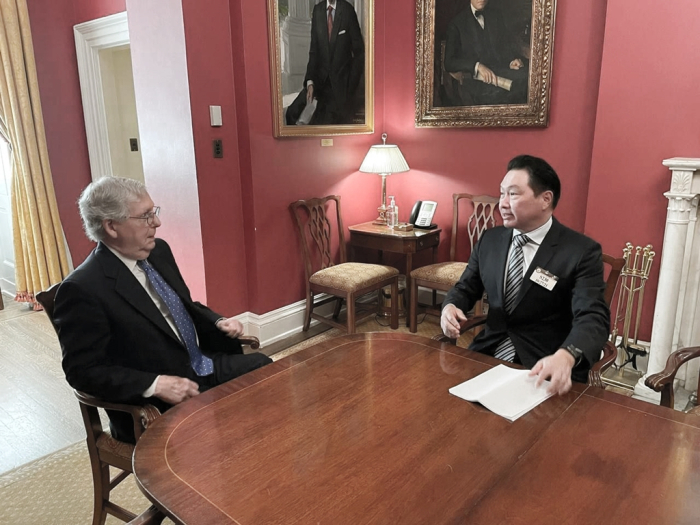 SK Group Chairman Chey Tae-won (right) meets with US Senate Republican Leader Mitch McConnell
