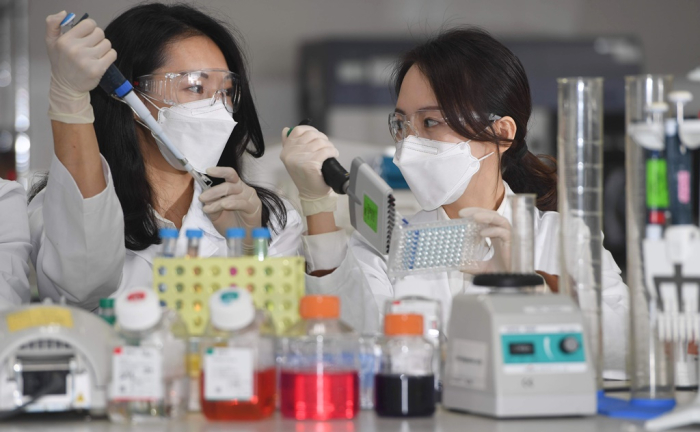 Celltrion’s researchers